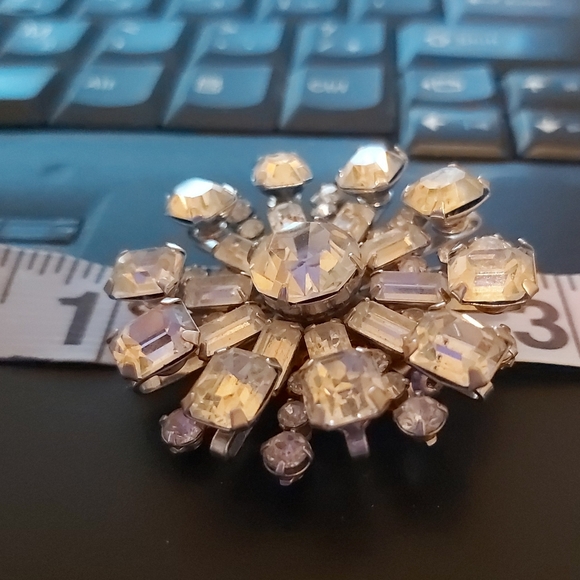 Brooch - Picture 3 of 4
